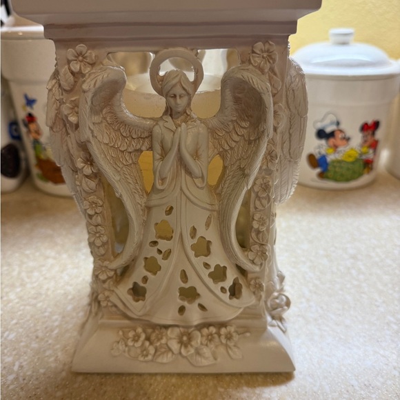 Worldwide Home  Angel Flameless Candle Holder Lantern LED Lighted Candle - Picture 4 of 11